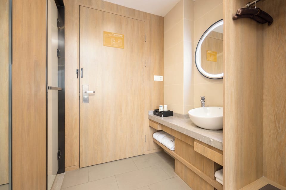Family Triple Room | Premium bedding, memory foam beds, desk, laptop workspace