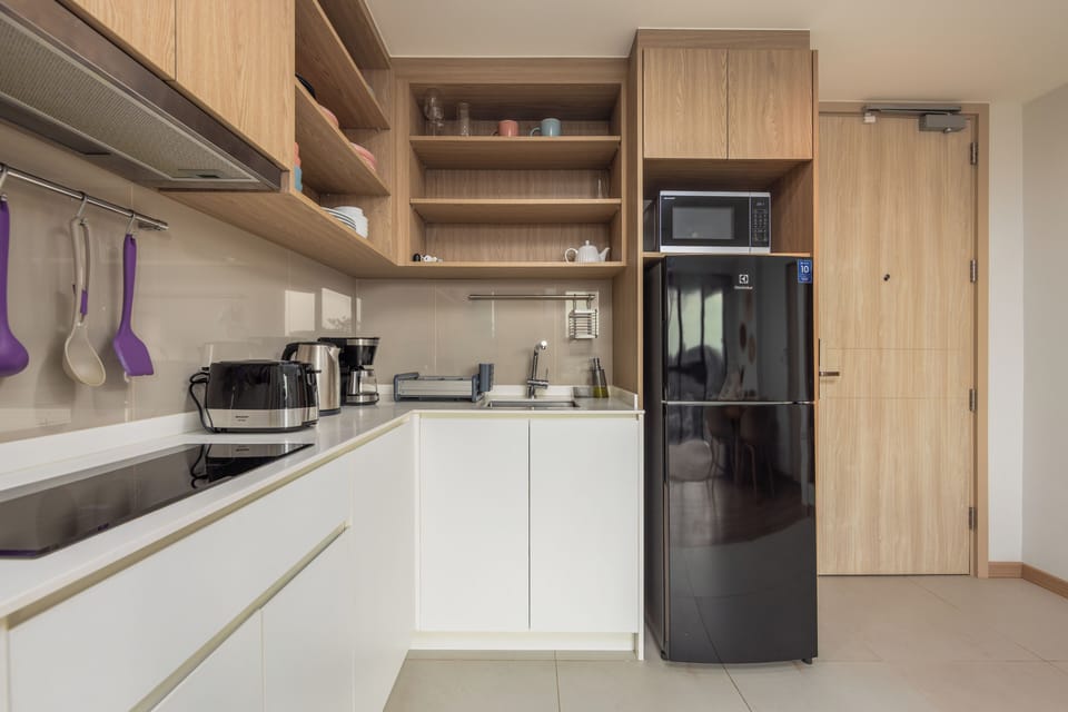 Exclusive Apartment, 2 Bedrooms, Balcony, Golf View | Private kitchen