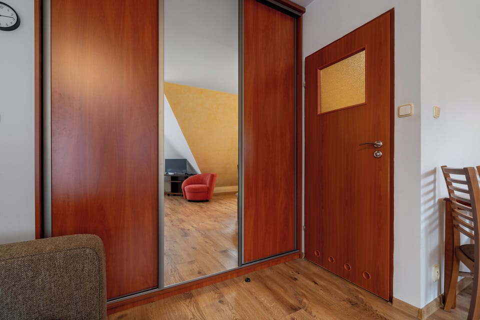 Studio Suite, Balcony | Living area | Smart TV