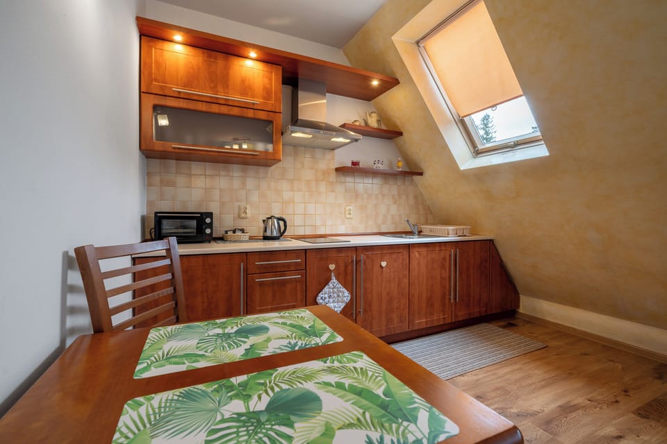 Studio Suite, Balcony | Private kitchenette | Coffee/tea maker, electric kettle