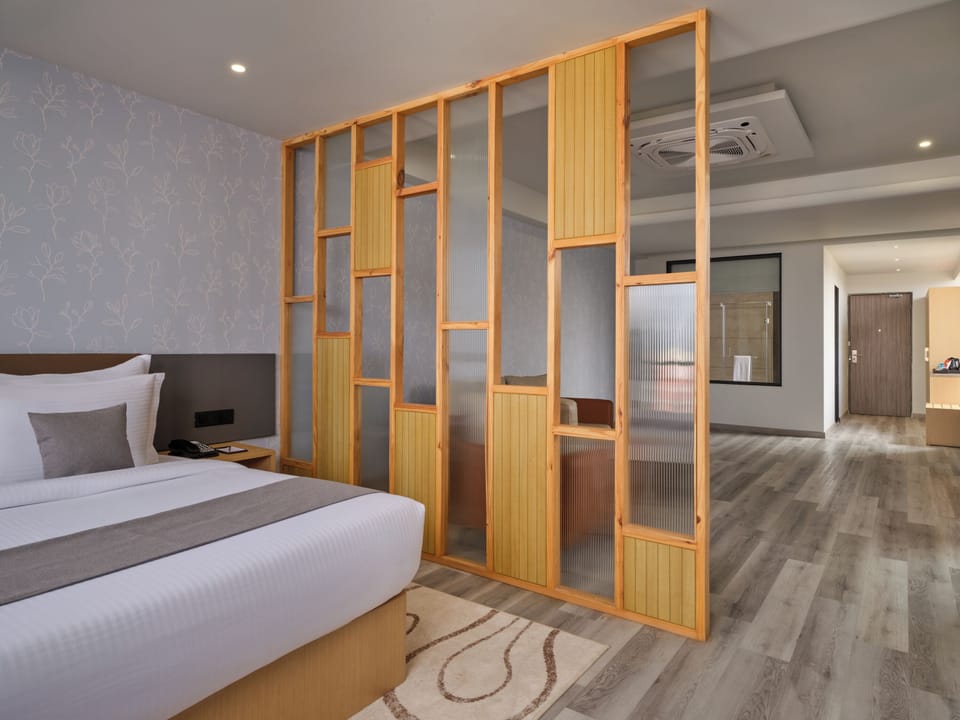 Suite | Minibar, in-room safe, desk, iron/ironing board