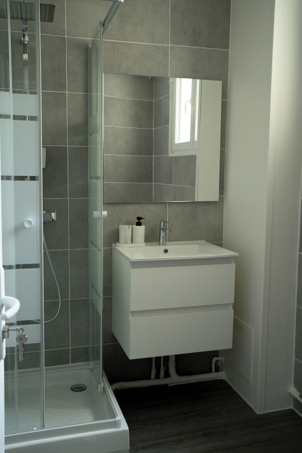 Comfort Double Room, City View | Bathroom | Shower, hair dryer, towels, soap