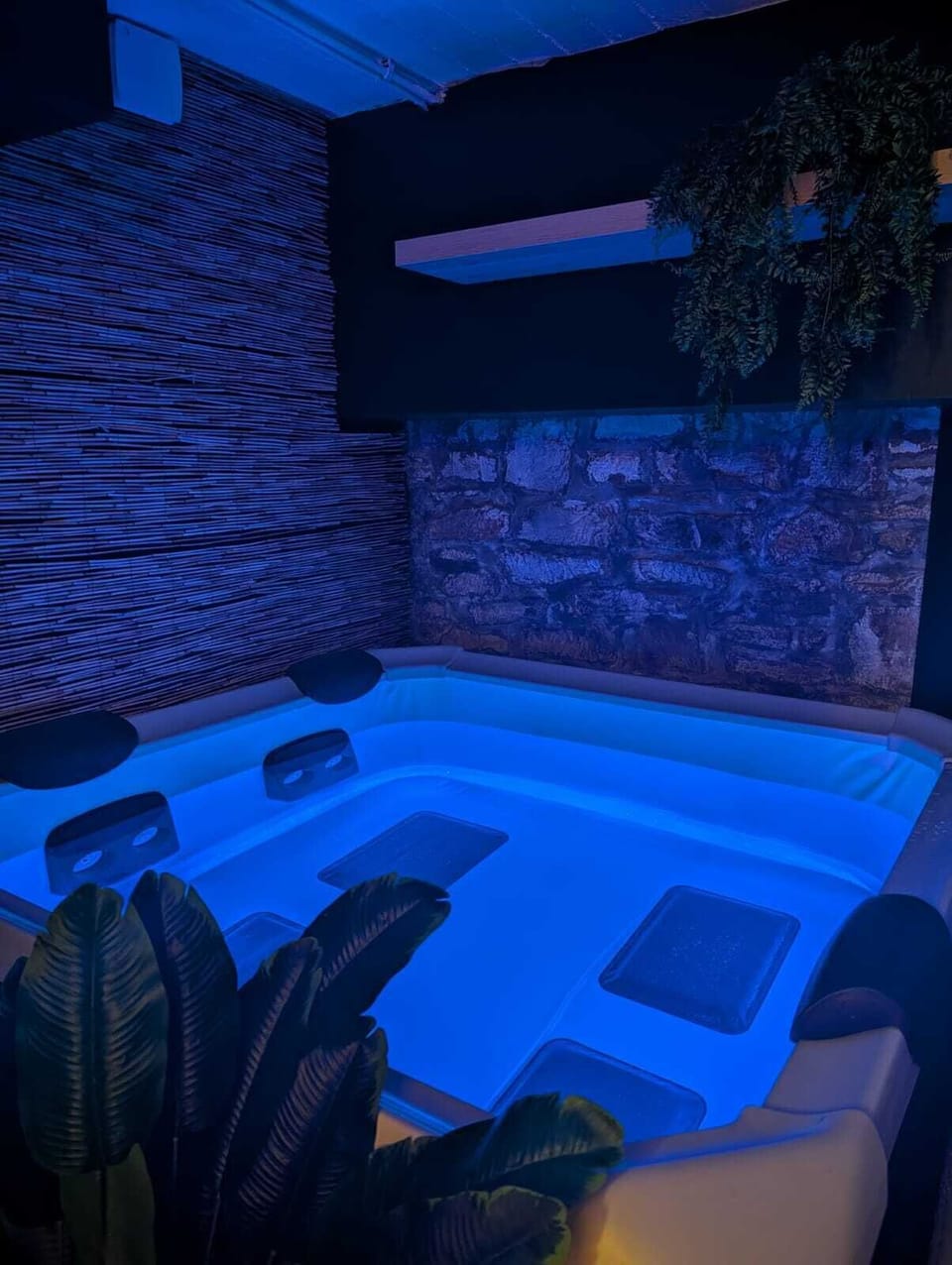 Indoor spa tub