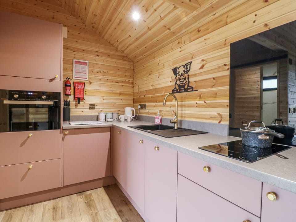 Dishwasher, cookware/dishes/utensils