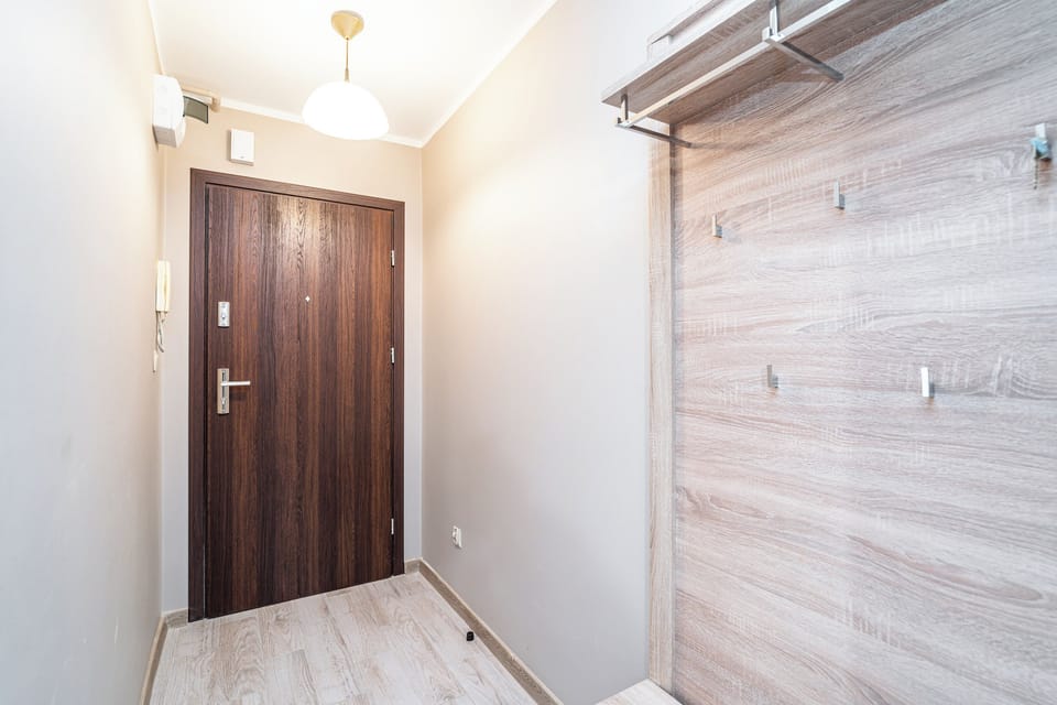Apartment | Living area | 37-inch flat-screen TV with cable channels