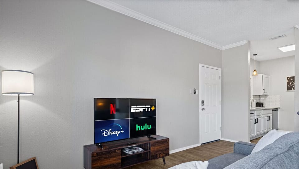 Art, light, and a lineup of binge-worthy brilliance—your screen’s got range