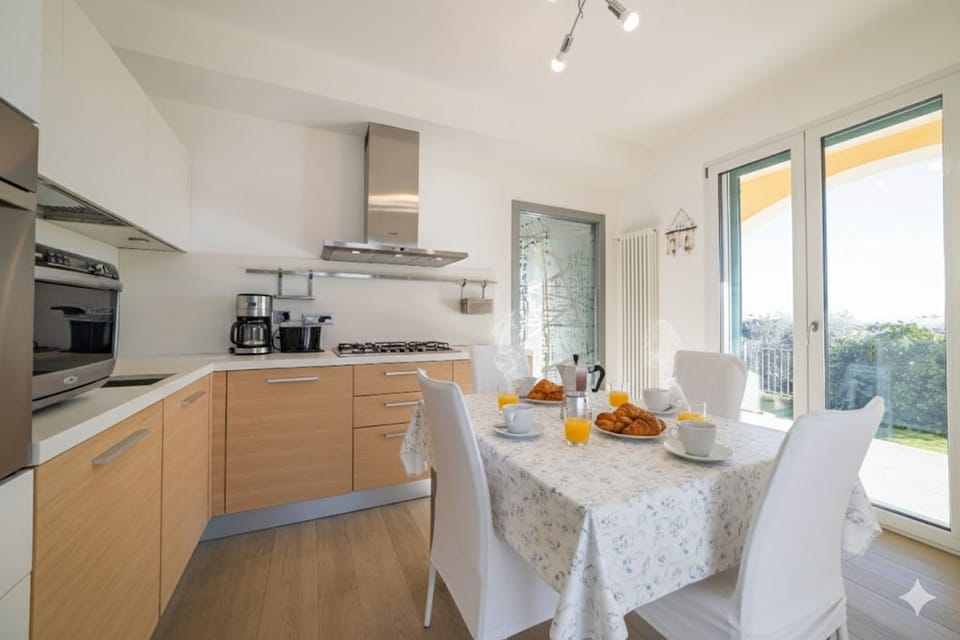 Apartment, Sea View | Private kitchen | Toaster