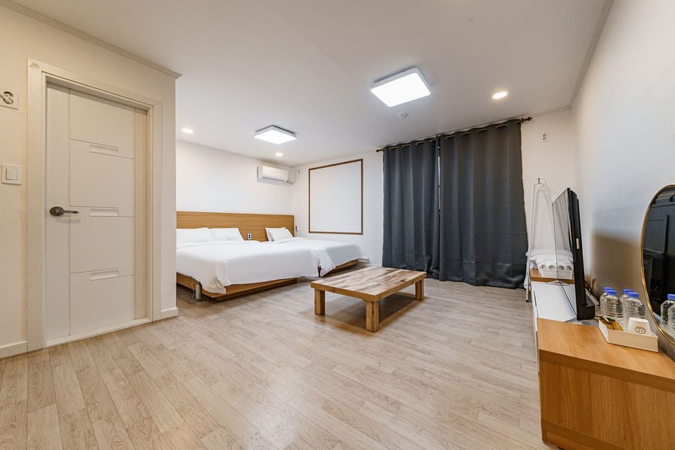 Family Twin Room, 1 Bedroom | Blackout drapes, free WiFi, bed sheets