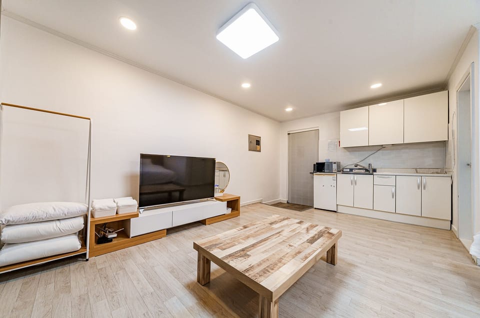 Family Twin Room, 1 Bedroom | Blackout drapes, free WiFi, bed sheets