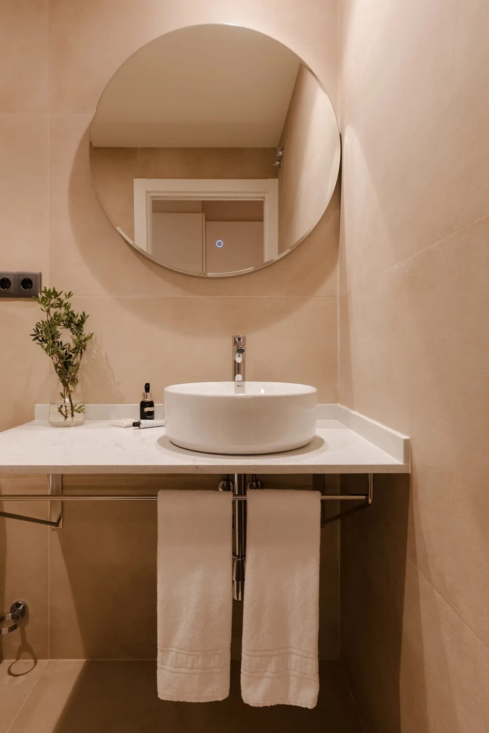 Studio | Bathroom | Shower, free toiletries, hair dryer, bathrobes