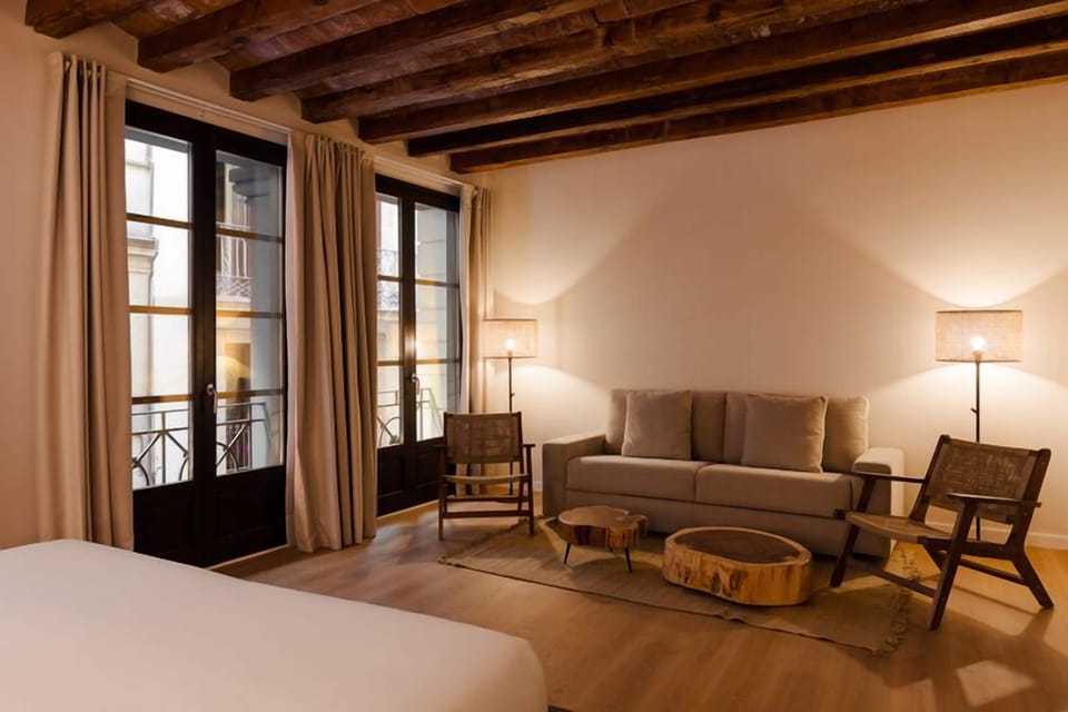 Superior Suite, City View | Living area