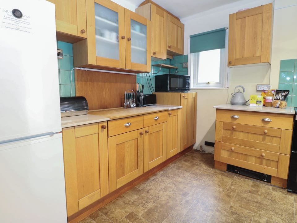 Dishwasher, cookware/dishes/utensils