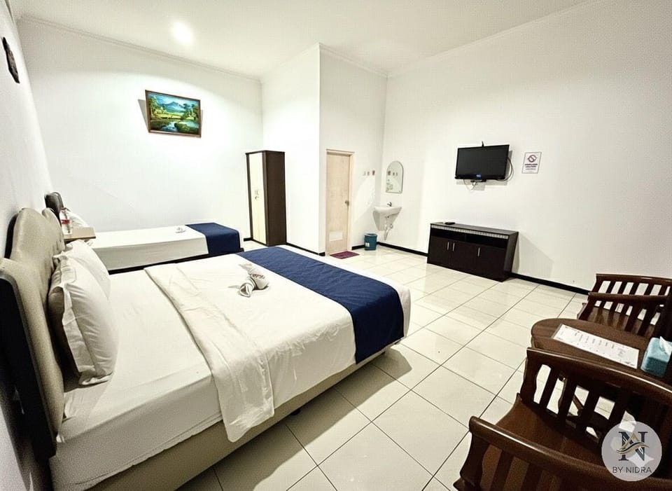 Family Triple Room | Desk, free WiFi