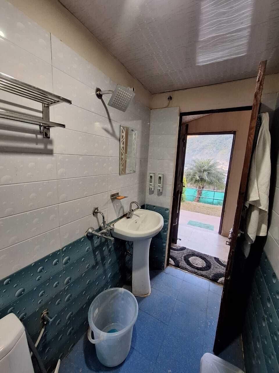 Free toiletries, towels