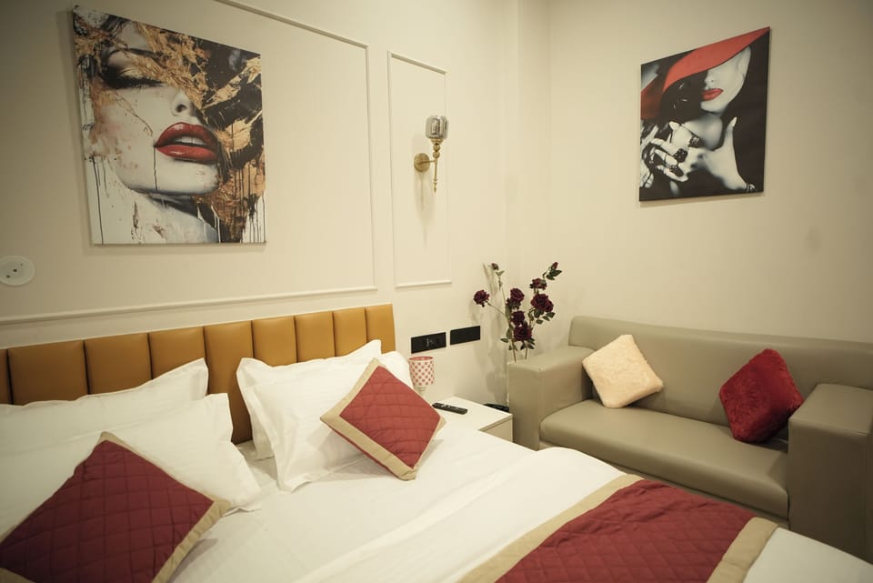 Suite Room | Laptop workspace, free WiFi
