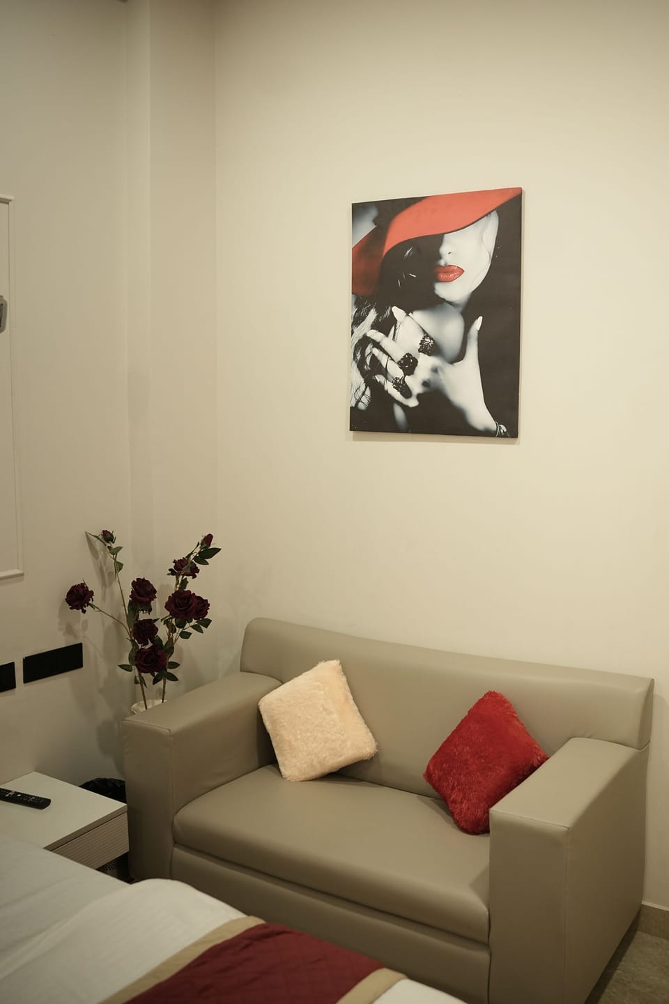 Suite Room | Laptop workspace, free WiFi