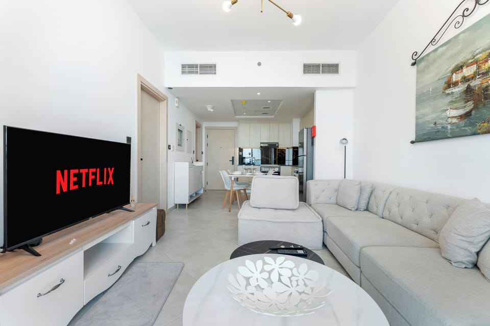Deluxe Apartment, 1 Bedroom, Non Smoking, City View | Living area