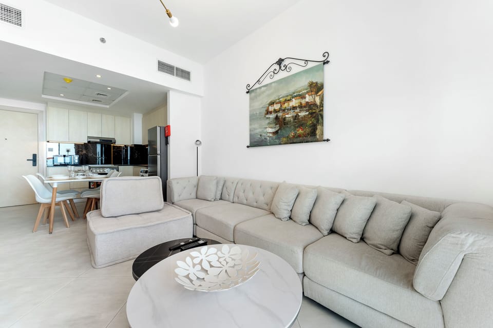 Deluxe Apartment, 1 Bedroom, Non Smoking, City View | Living area
