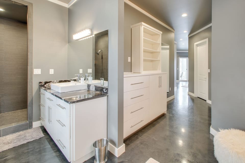 Private Pool & Slip: Luxury Lake Hamilton Home! Cottage in Rockwell