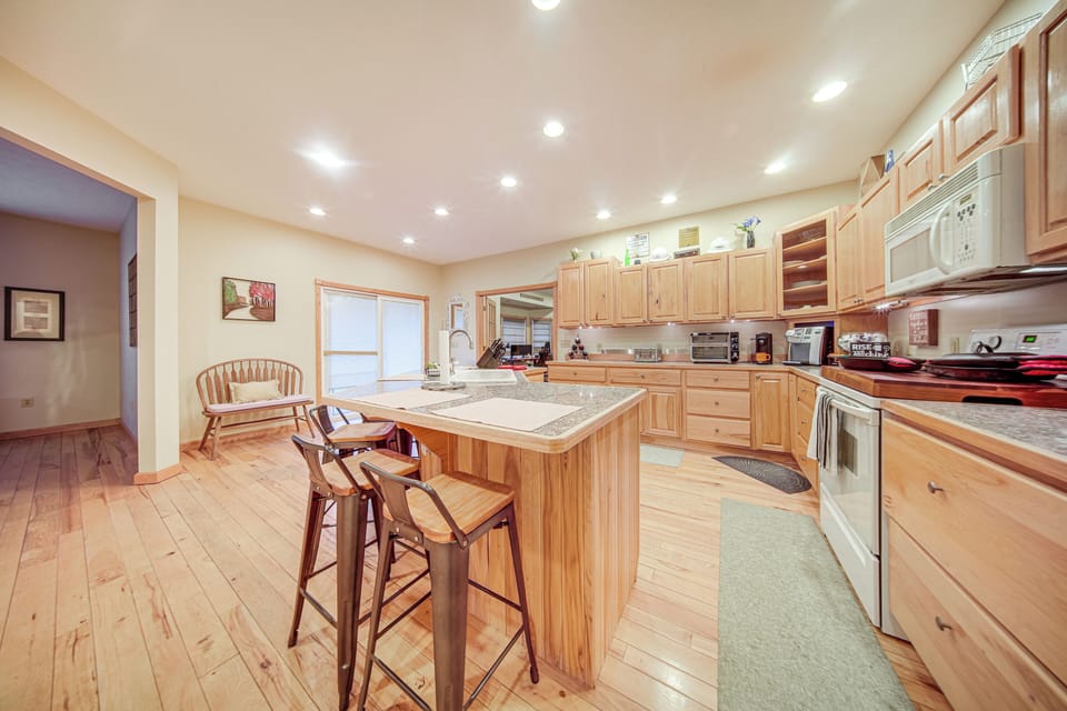 House (4 Bedrooms) | Interior