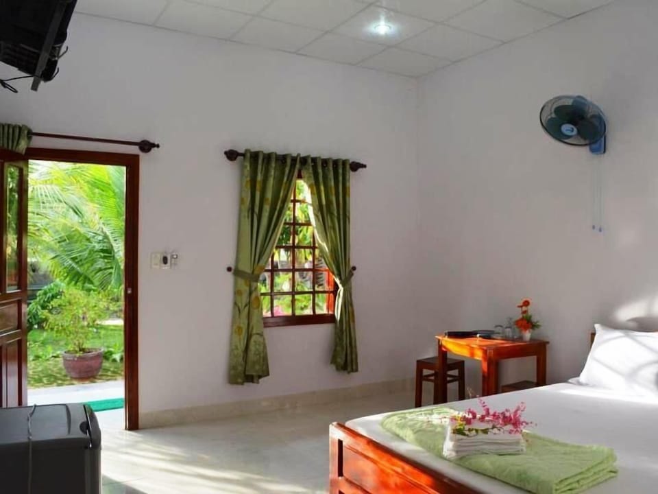 Minibar, desk, free WiFi, bed sheets