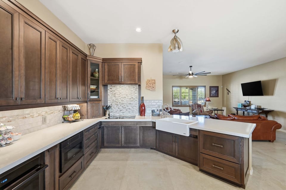 House, 4 Bedrooms | Private kitchen | Fridge, oven, coffee/tea maker, toaster