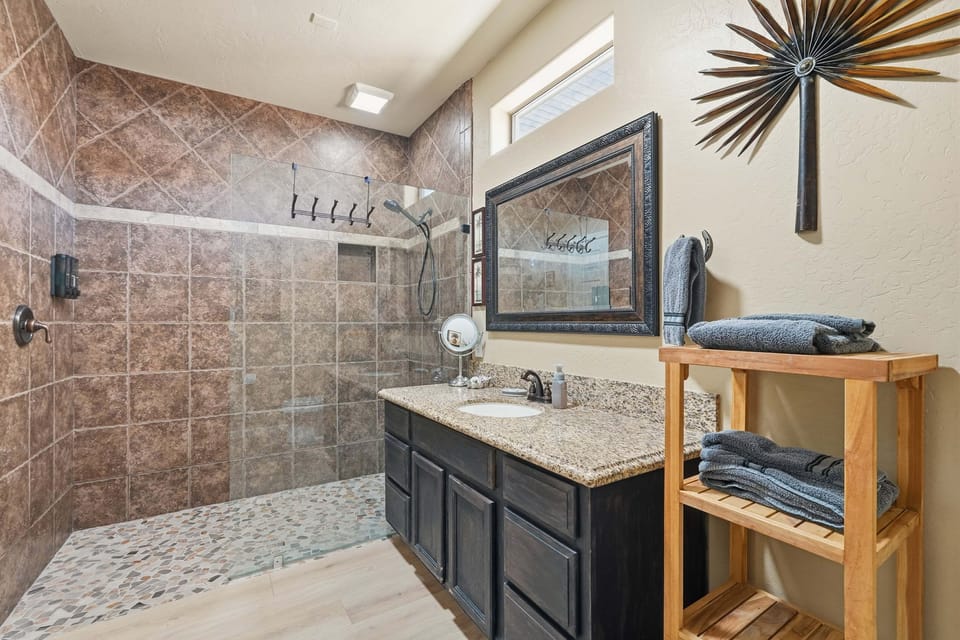 Alanamari Desert Estate, Pool, Spa, Casita 4 Bedroom Home House in Anthem