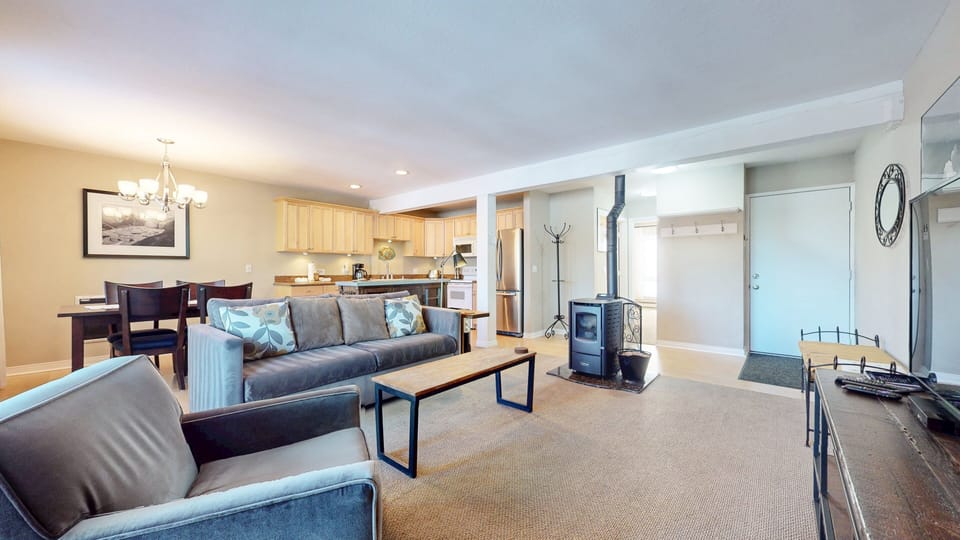 Condo, 1 Bedroom | Living area | Smart TV, streaming services