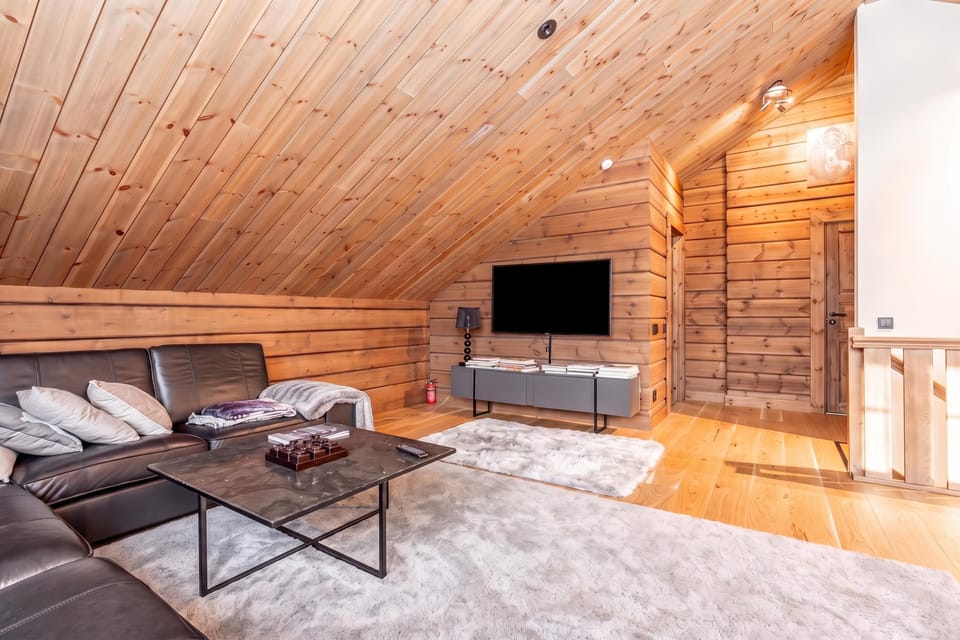Standard House, 4 Bedrooms, 2 Bathrooms (Idre Luxury Chalet Winter Haven /w) | Living area | Smart TV