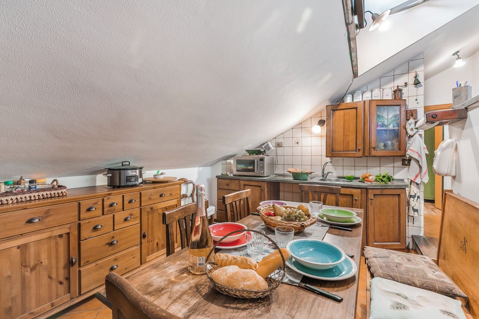 Honeymoon Apartment, Multiple Bedrooms (Champlas Suite) | Interior