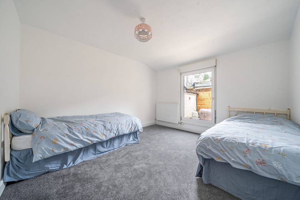 Twin bedroom with two single beds and neutral décor.