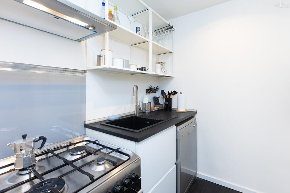 Apartment | Private kitchen | Microwave, espresso maker, coffee/tea maker, electric kettle