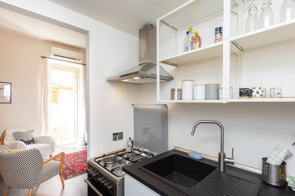 Apartment | Private kitchen | Microwave, espresso maker, coffee/tea maker, electric kettle