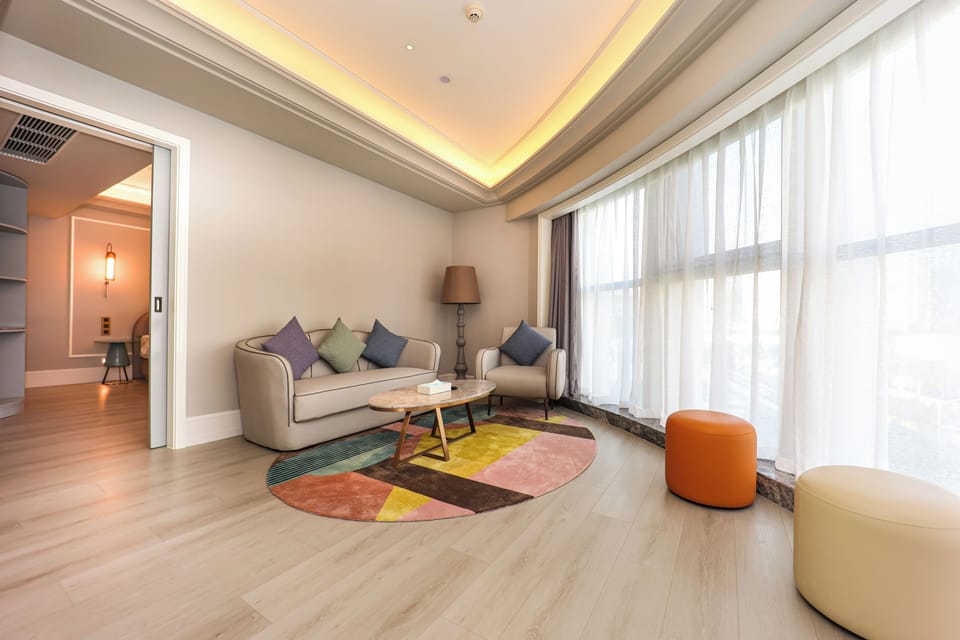 Privilege, Suite, 1 King Bed | Minibar (free items), soundproofing, WiFi (free), bed sheets