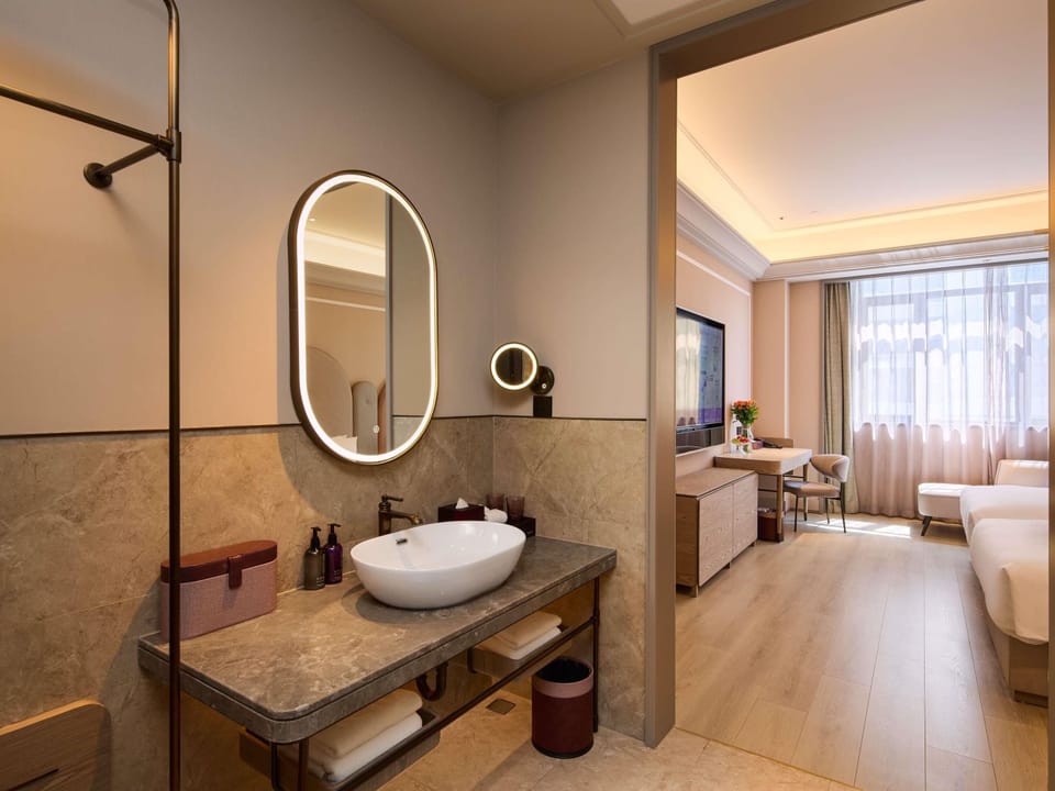 Deluxe Room, 2 Twin Beds | Premium bedding, down comforters, minibar (free items), WiFi (free)