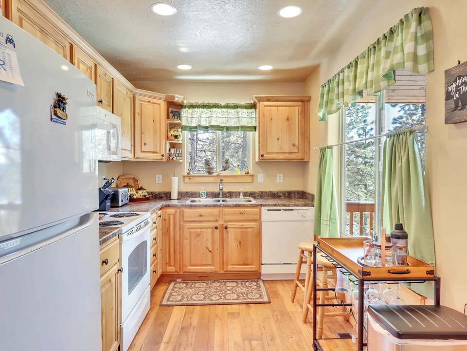 Main-level-kitchen