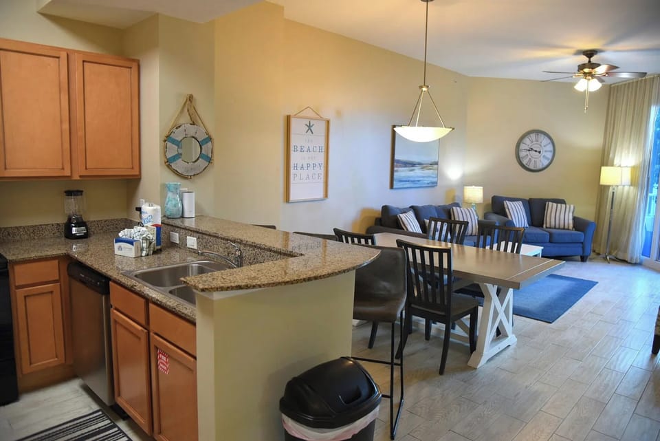 Signature Condo, 2 Bedrooms, Balcony, Pool View | Private kitchen | Fridge, microwave, oven, stovetop
