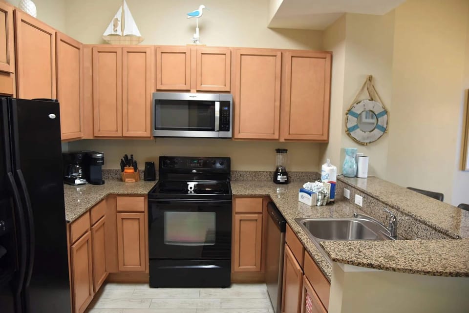 Signature Condo, 2 Bedrooms, Balcony, Pool View | Private kitchen | Fridge, microwave, oven, stovetop