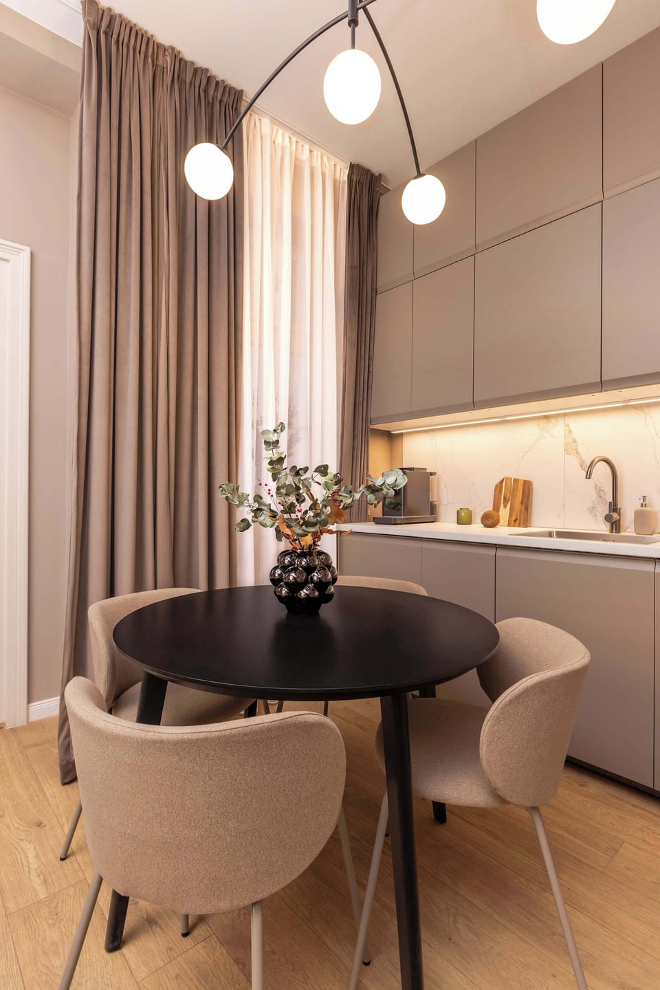 Kitchen is equipped with everything you need 