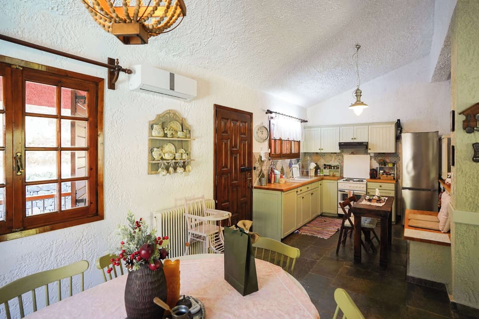 Fully equipped kitchen with wooden cabinetry and everything you need for home cooking.