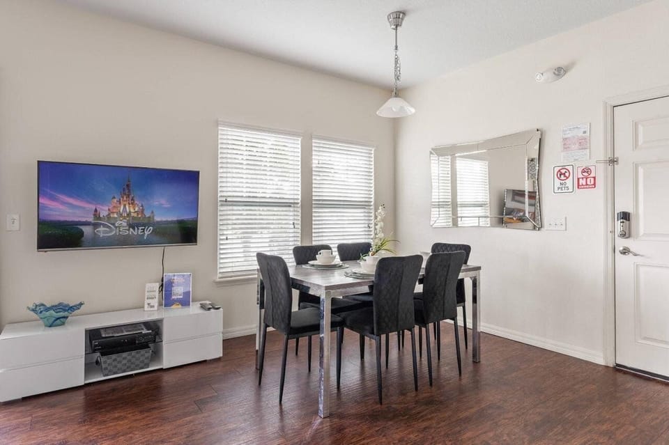 Communal lounge / TV room,Dining area