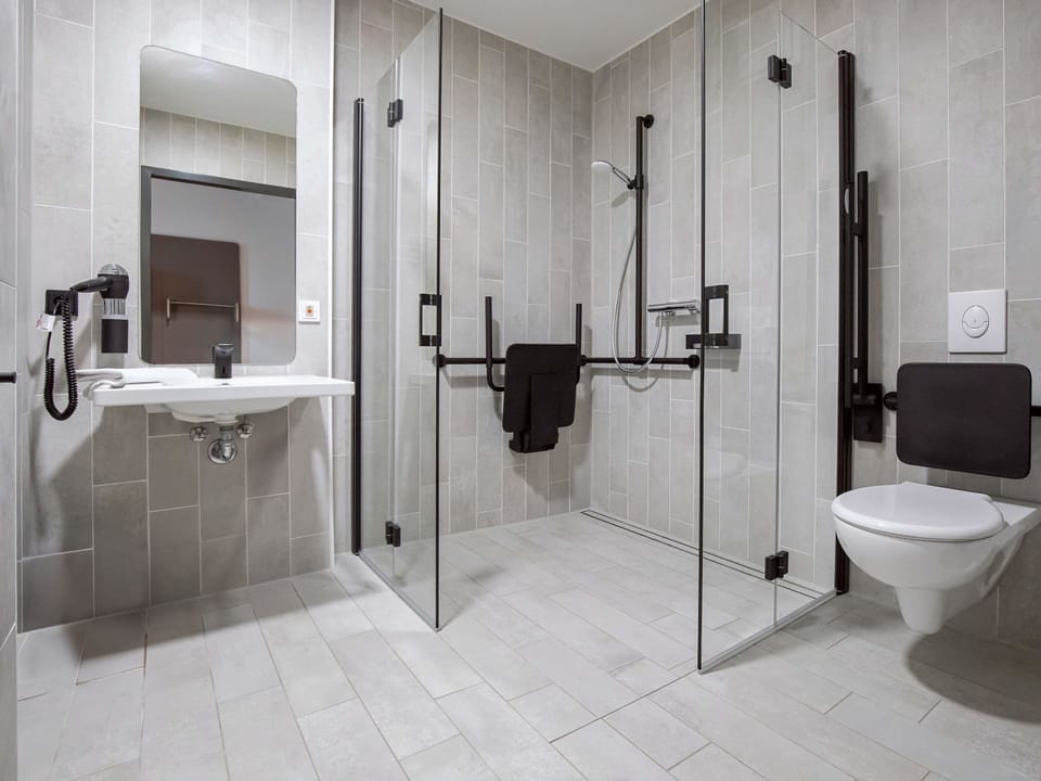 Shower, soap, shampoo, toilet paper
