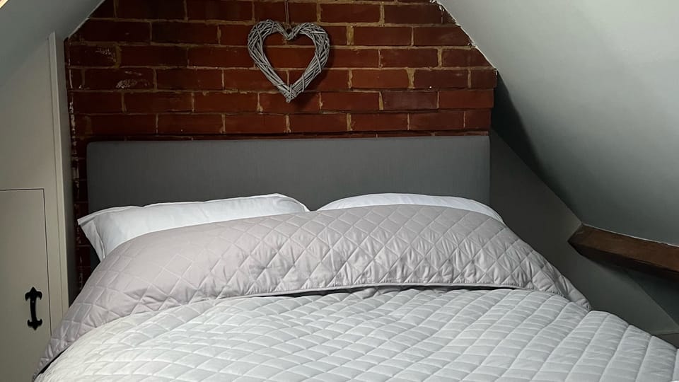 Iron/ironing board, WiFi (free)