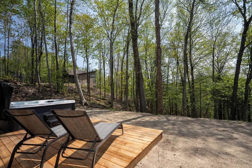 Chaises longues pour relaxer au soleil / Sun loungers for relaxing in the sun