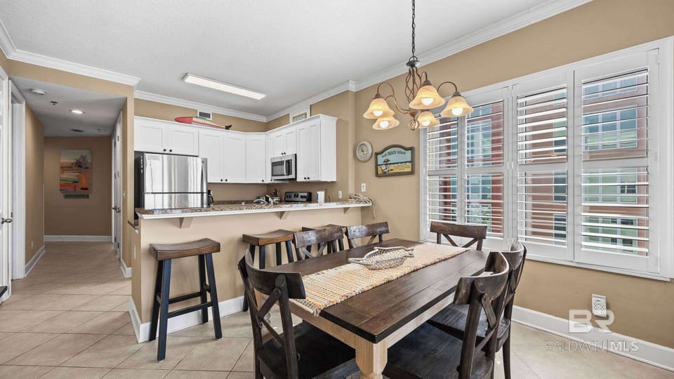 Dining & kitchen