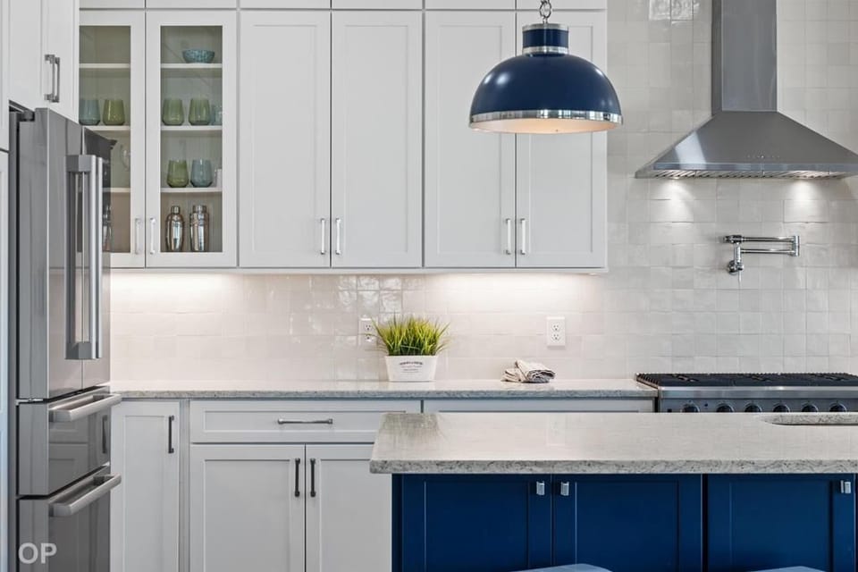 Kitchen - Solid Surface Countertops