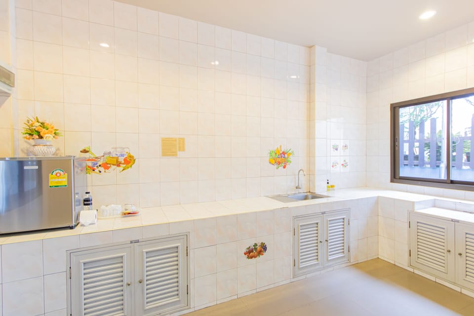 3 Bedroom Seaview | Private kitchen | Fridge
