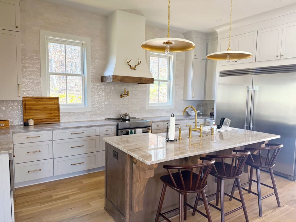 Fully stocked kitchen with plenty of room for groceries, dry and perishable