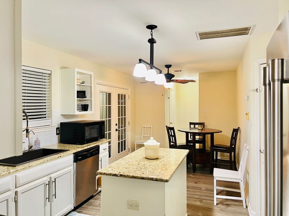 Family House, Garden View | Private kitchen | Full-size fridge, microwave, oven, stovetop