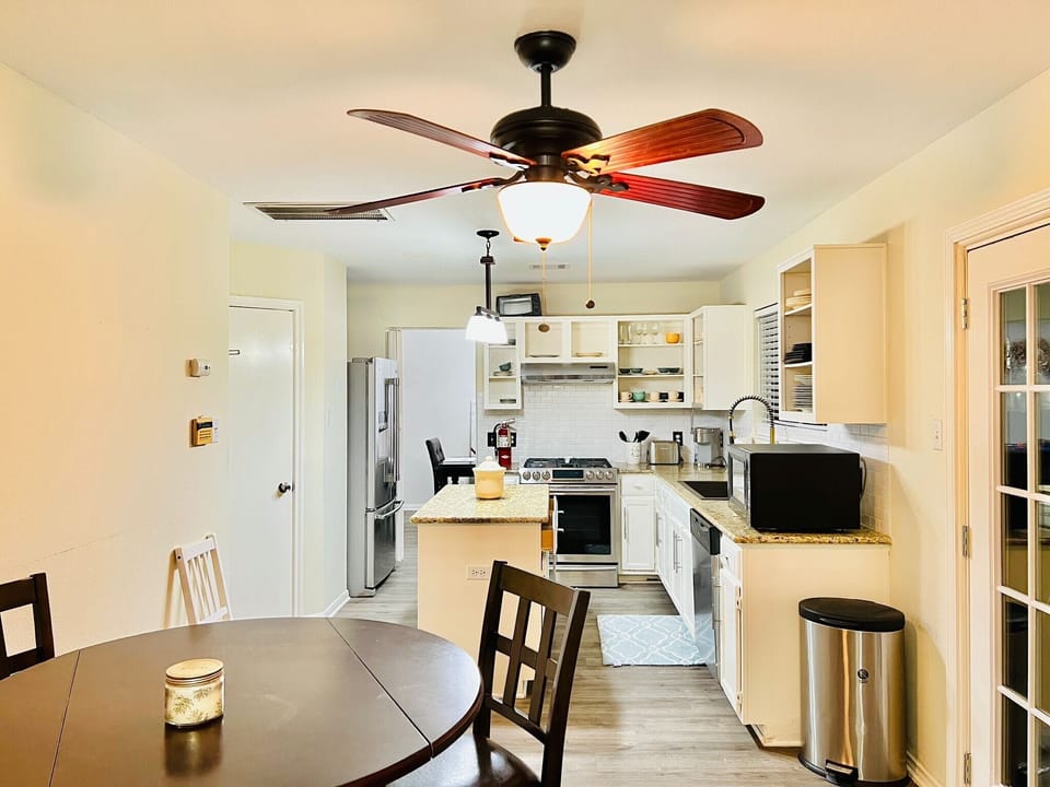 Family House, Garden View | Private kitchen | Full-size fridge, microwave, oven, stovetop